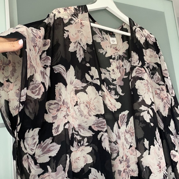 Chiffon Floral Kimono Cardigan from Mendocino - Picture 2 of 7